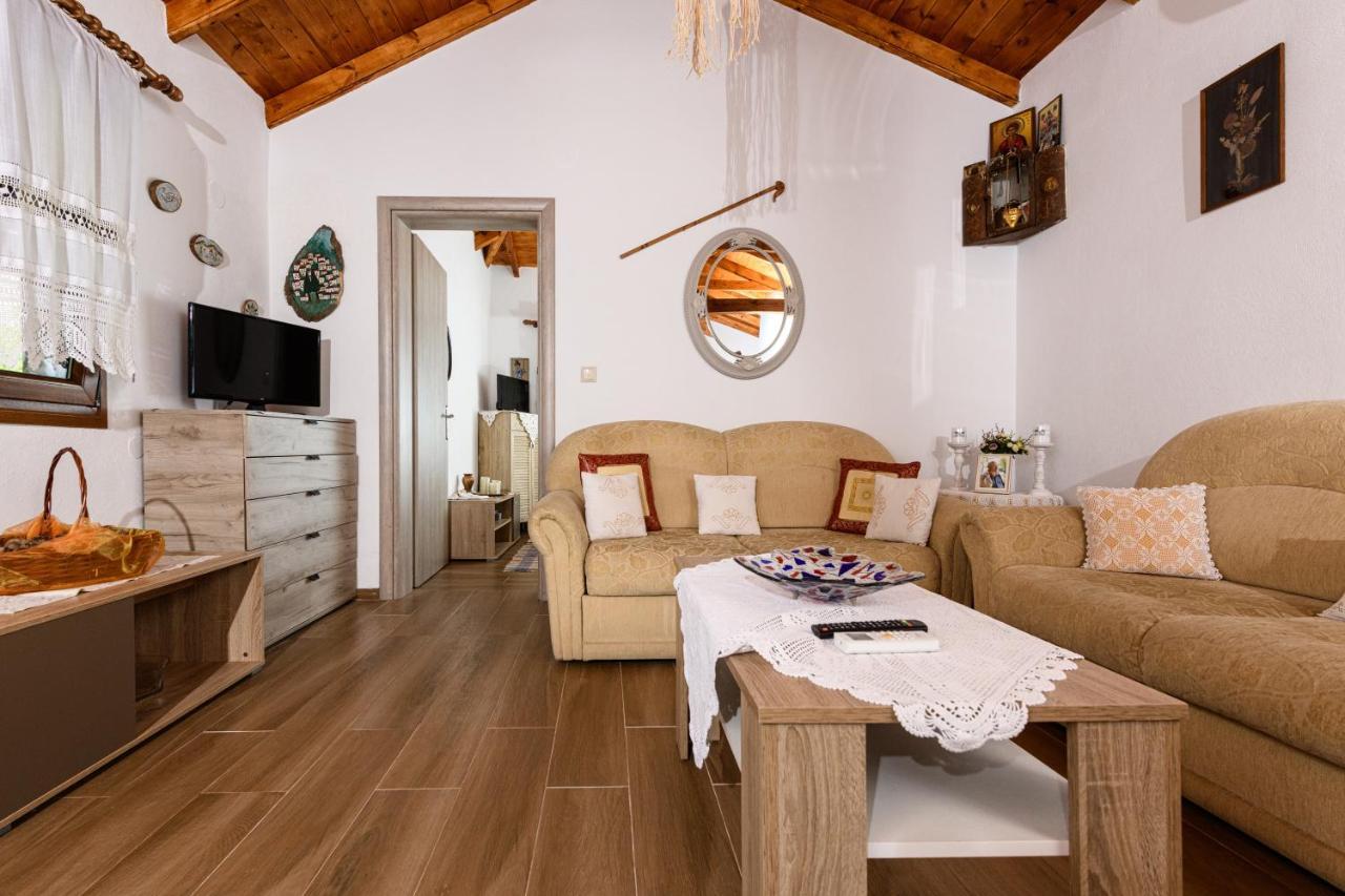 Villa Suzana Mikros Prinos エクステリア 写真